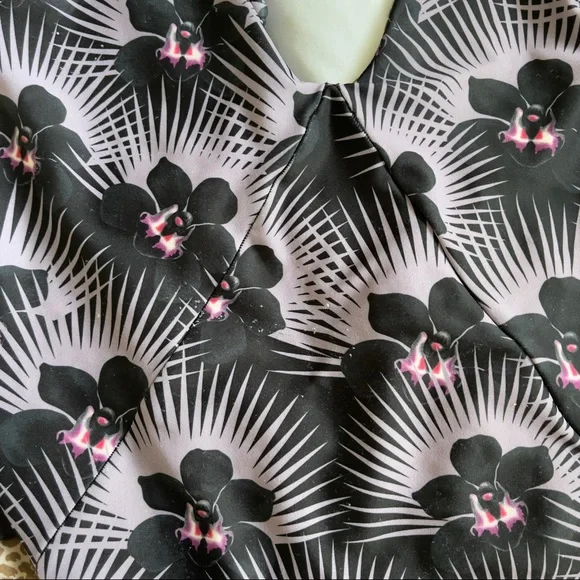 Acacia Venezuela One Piece in “Modern Pacific” - Picture 6 of 6